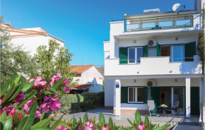 Cozy Apartment In Kastel Stari With Wifi